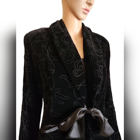 Cynthia Max Black Velvet Party Blazer - Picture 2 of 7